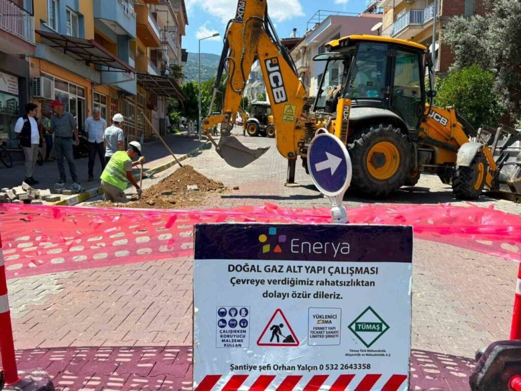 Bozdoğan’da doğalgaz için ilk kazma vuruldu 2 bozdoganda dogalgaz icin ilk kazma vuruldu f10b2d971a95