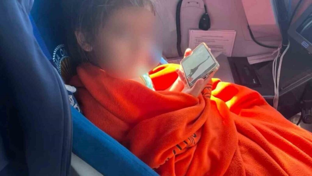 deniz yatagiyla aciga suruklenen cocugu sahil guvenlik kurtardi 045bedda28c6