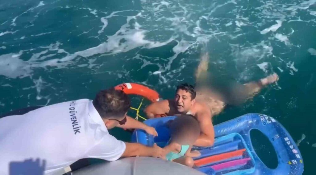 deniz yatagiyla aciga suruklenen cocugu sahil guvenlik kurtardi cebfff186ad0