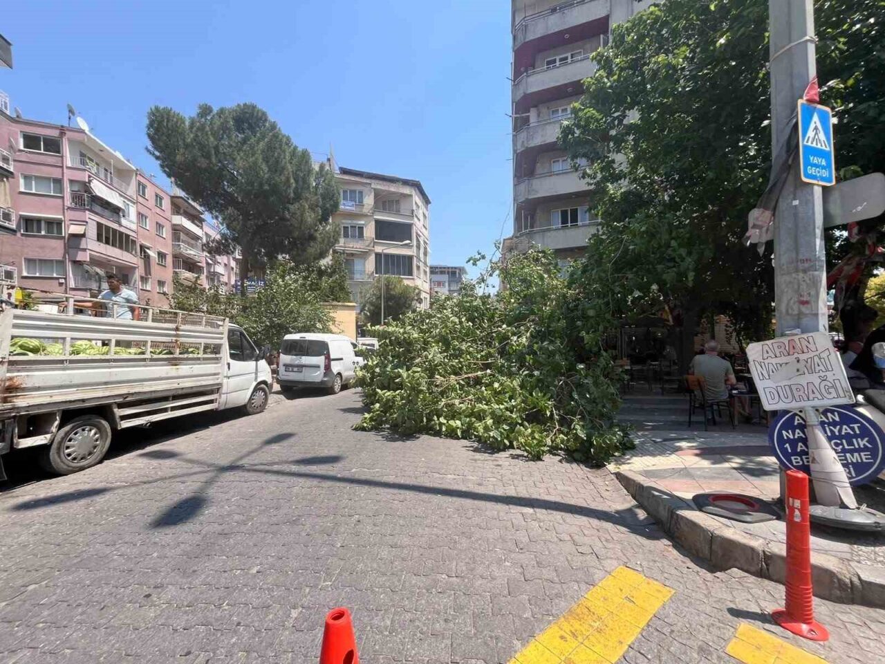 Aydın'da büyük gürültü koptu: Araçlar zarar gördü 7 Aydın’da büyük gürültü koptu: Araçlar zarar gördü