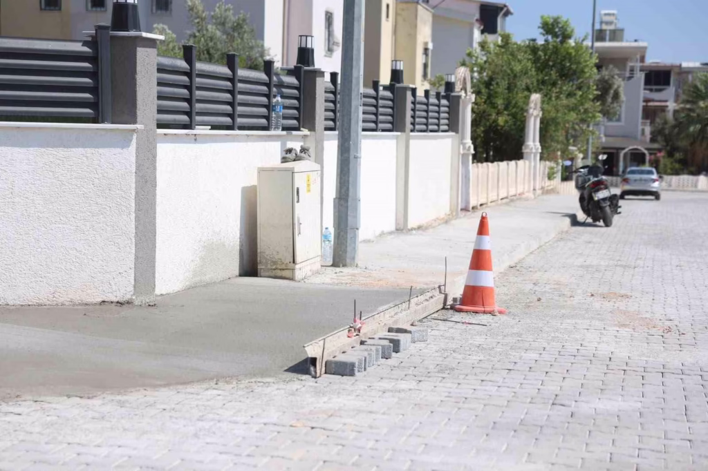Didim Belediyesi ekipleri daha güvenli yaya ulaşımı için sahada 5 didim belediyesi ekipleri daha guvenli yaya ulasimi icin sahada b3c246824329