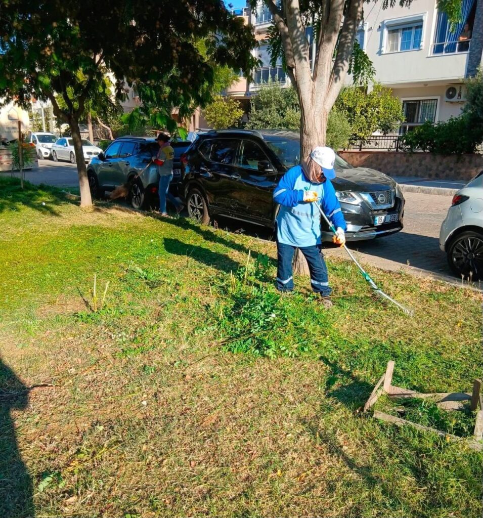 Didim Belediyesi kent genelindeki bakım çalışmalarını aralıksız sürdürüyor 4 didim belediyesi kent genelindeki bakim calismalarini araliksiz surduruyor be248e527f75