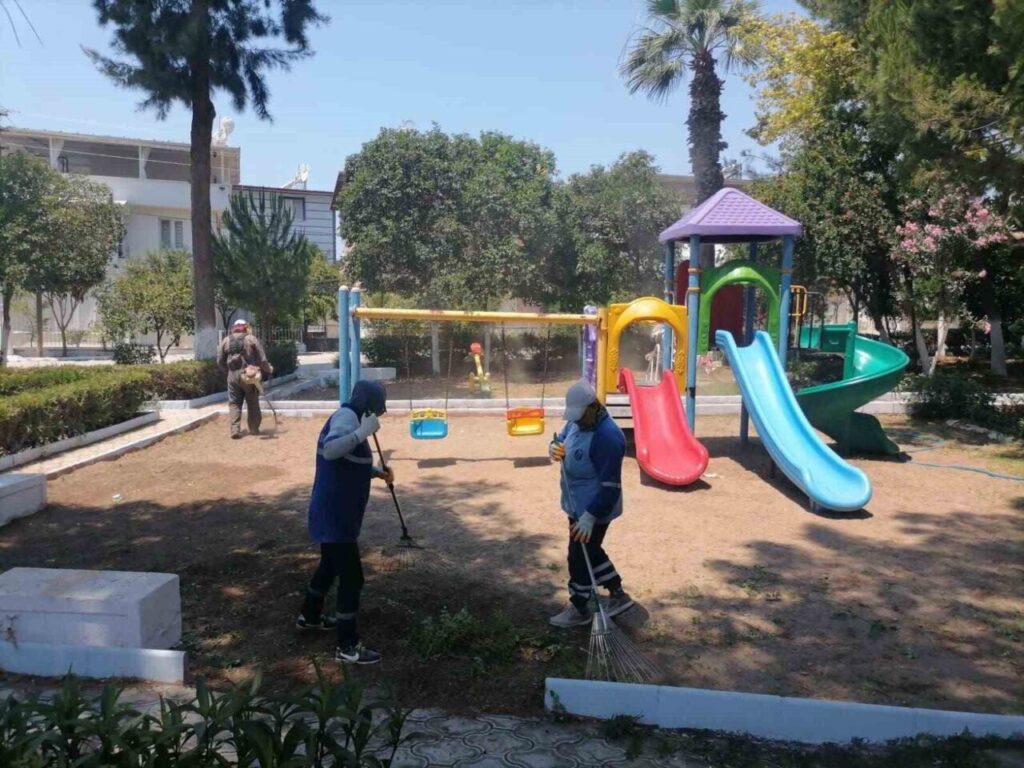 Didim Belediyesi’nin kendi üretimi çiçekler toprakla buluşuyor 5 didim belediyesinin kendi uretimi cicekler toprakla bulusuyor 2432fefc59da