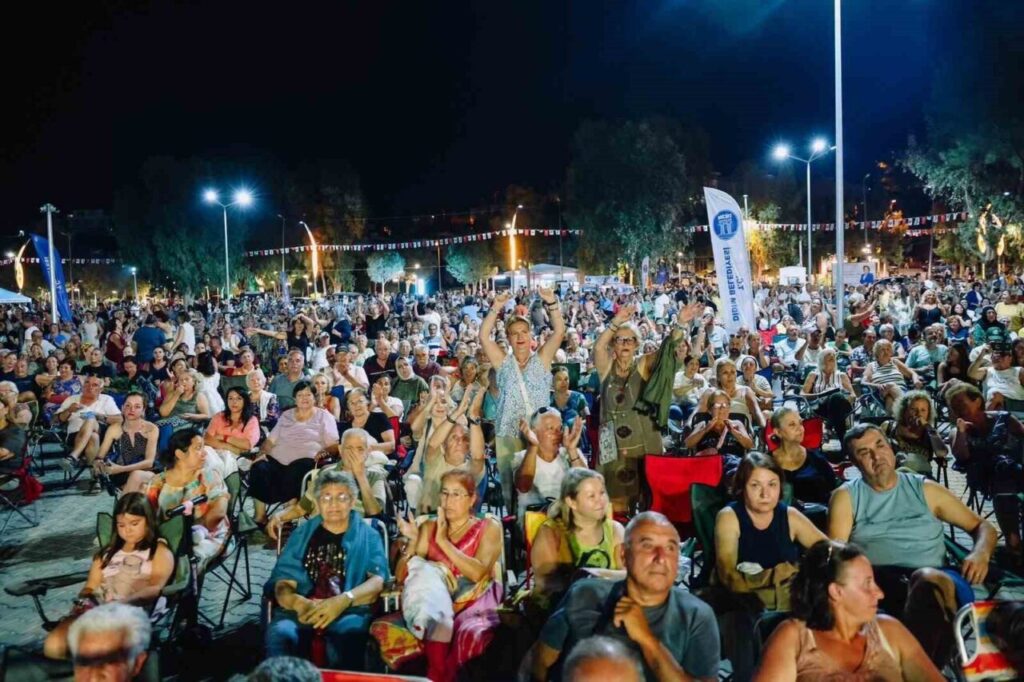 didimde lavanta festivali suzan kardes konseriyle basladi 8045a94efb96