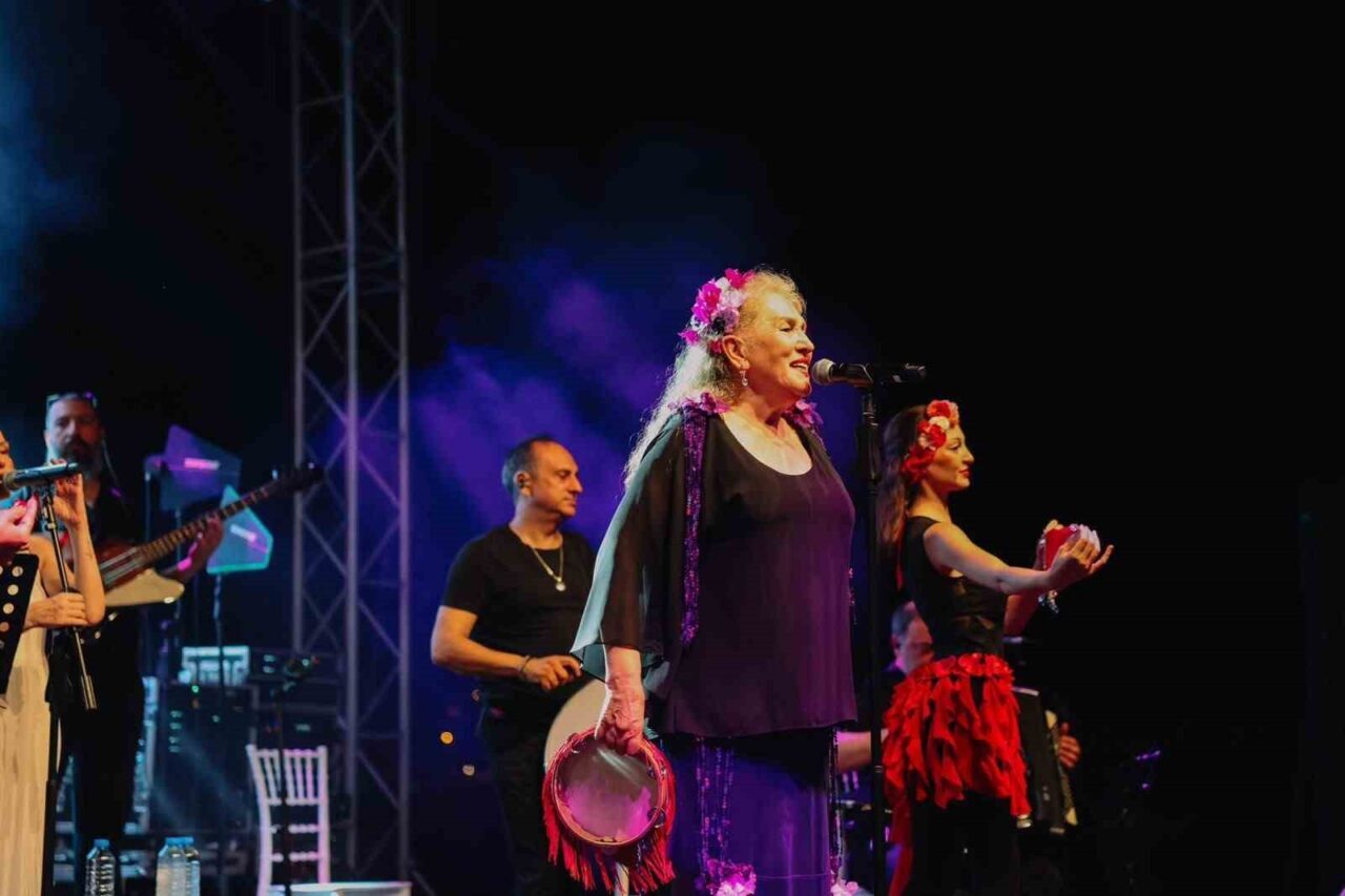 didimde lavanta festivali suzan kardes konseriyle basladi 9ac590767917