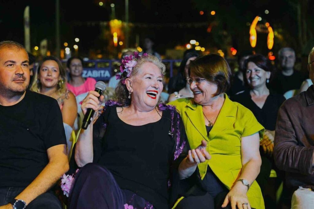 didimde lavanta festivali suzan kardes konseriyle basladi ae3f96e436bb