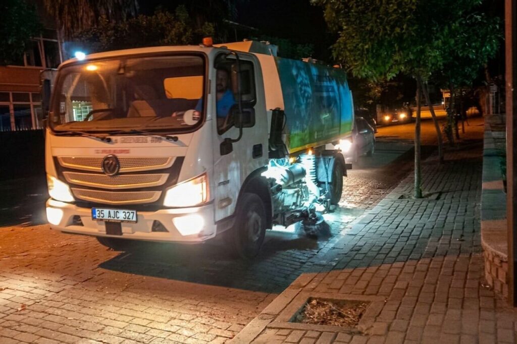 efeler belediyesi temizlik ekipleri calismalarini surduruyor db13e180162c
