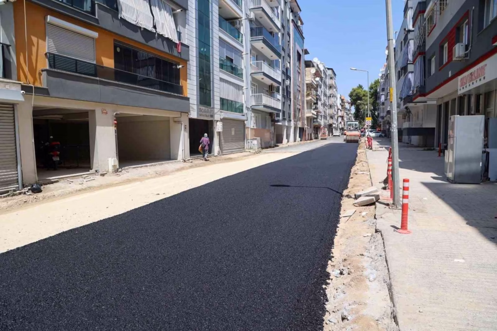 efeler belediyesinden albayrak caddesinde asfalt mesaisi 97d2238eafdd
