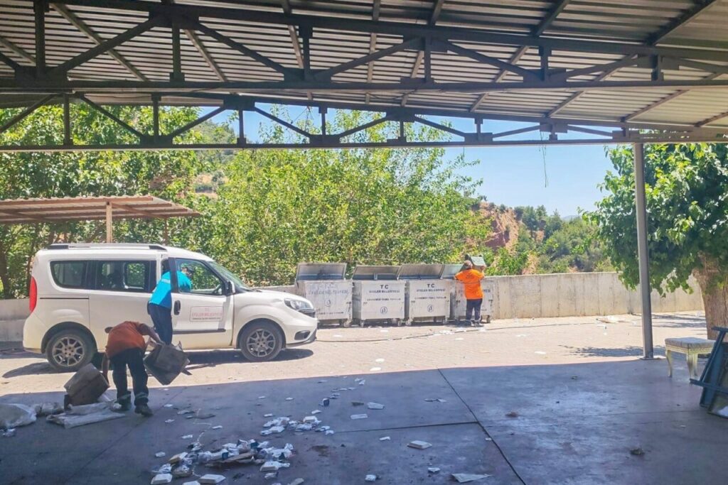 efelerde dugun alanlarinda temizlik calismasi 63c3009bb375