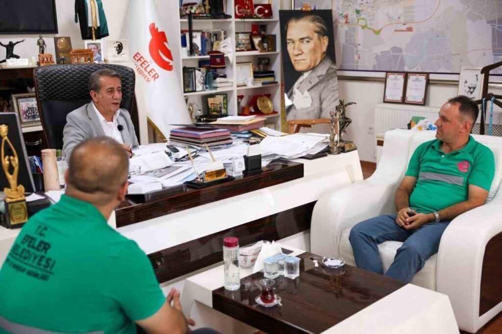 Efeler’de hayat kurtaran belediye personeline anlamlı ödül 2 efelerde hayat kurtaran belediye personeline anlamli odul a5979c291670