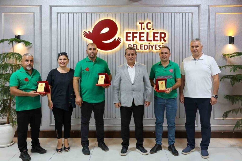 Efeler’de hayat kurtaran belediye personeline anlamlı ödül 3 efelerde hayat kurtaran belediye personeline anlamli odul c7074948ce11