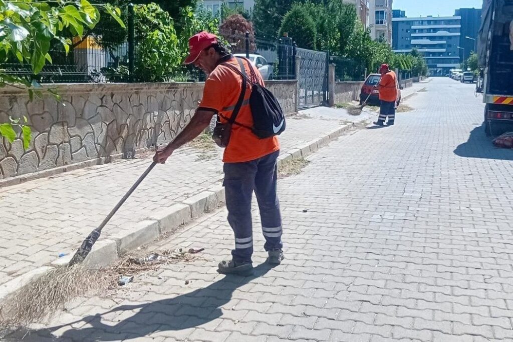 efelerde temizlik calismalari suruyor b90105cbef87