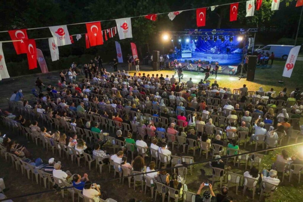 efelerde vatandaslar sanatla bulustu 445a1bdcdece