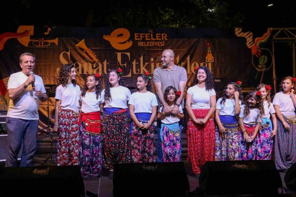 efelerde vatandaslar sanatla bulustu 76571eaa9b4a