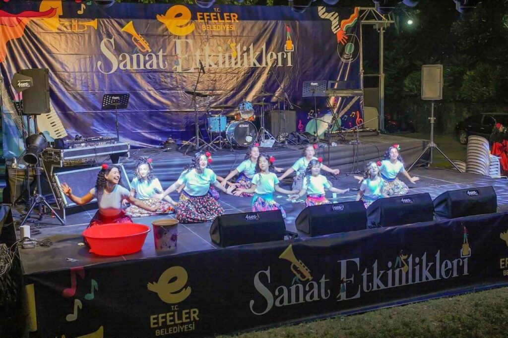 efelerde vatandaslar sanatla bulustu a10fd565f234