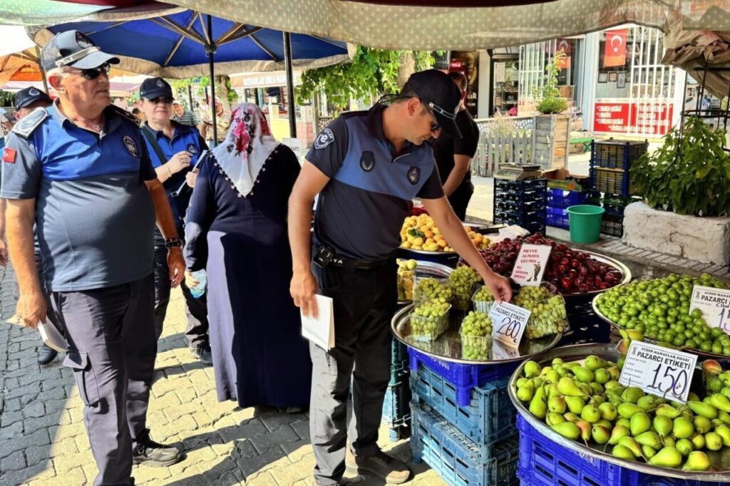 efelerdeki pazarlarda etiket ve fiyat denetimi yapildi 4131f949c774