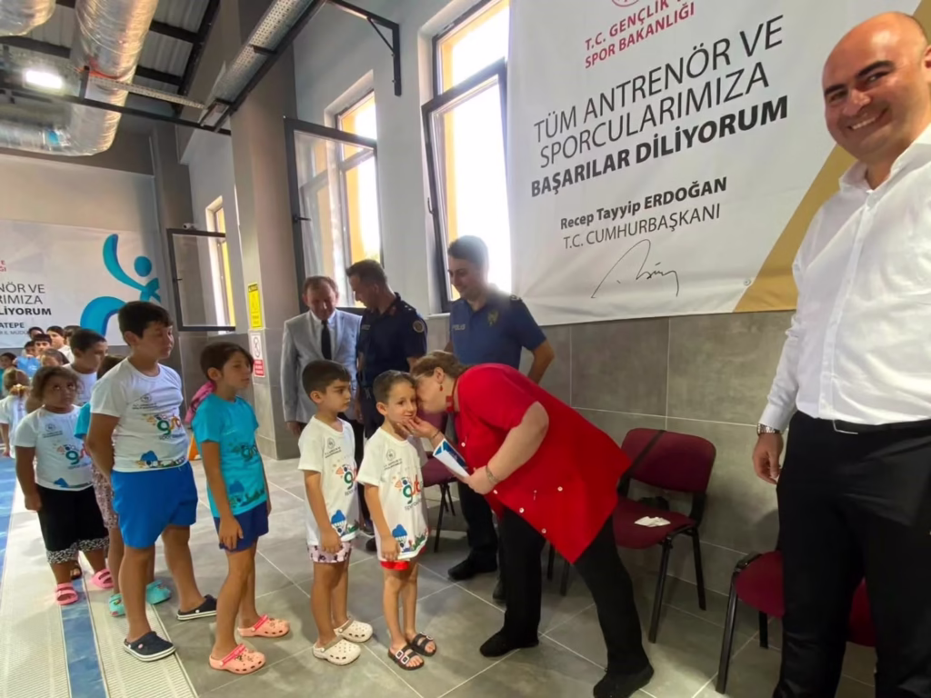 germencikte yuzme bilmeyen kalmasin projesinde sertifika heyecani f00ec2784d94