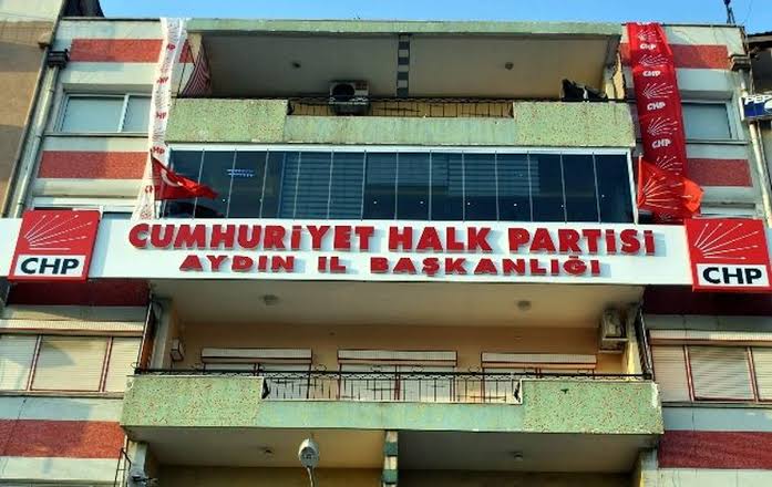 CHP Aydın İl binası önünde çevik kuvvet polisleri görevlendirildi!