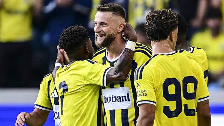 Fenerbahçe'nin UEFA listesi belli oldu: Yıldızlar dahil edilmedi 9 Fenerbahçe’nin UEFA listesi belli oldu: Yıldızlar dahil edilmedi