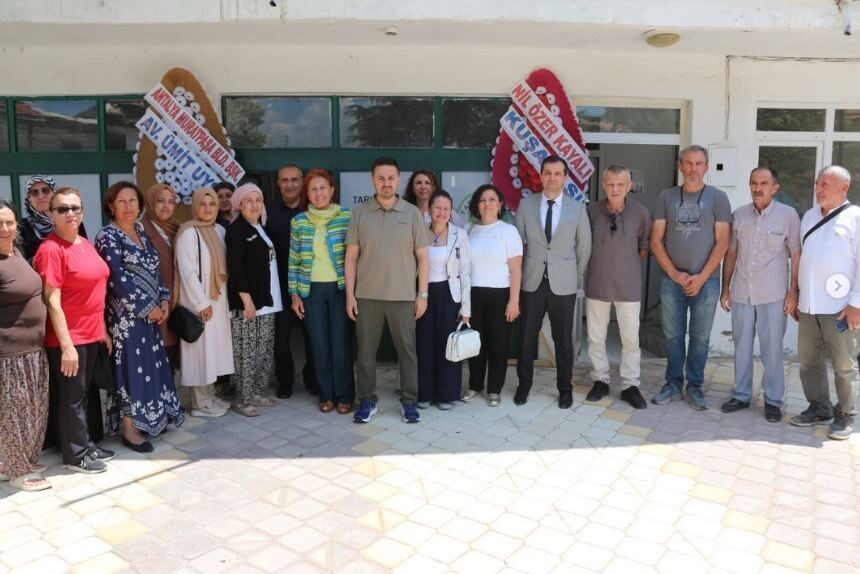 Kadın girişimciler Kuşadası’ndan Isparta’ya gidip haşhaş hasadı yaptı 4 kadin girisimciler kusadasindan ispartaya gidip hashas hasadi yapti b7e7b0c4b461