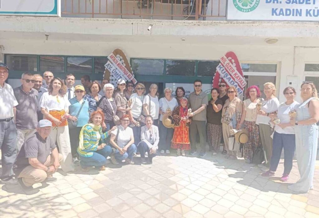Kadın girişimciler Kuşadası’ndan Isparta’ya gidip haşhaş hasadı yaptı 3 kadin girisimciler kusadasindan ispartaya gidip hashas hasadi yapti d72e5757bb71
