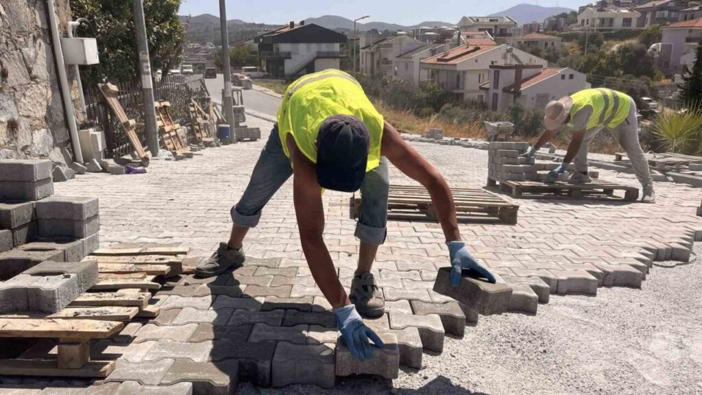 kadinlar denizi mahallesinde 2 bin metrekarelik yol yenileme calismasi basladi 112110370ec0