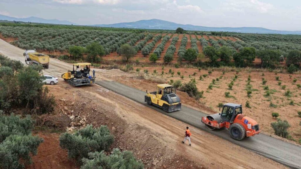 Karacasu’da 20 kilometrelik yolda sathi kaplama çalışmaları başladı 5 karacasuda 20 kilometrelik yolda sathi kaplama calismalari basladi 0c06e773b755
