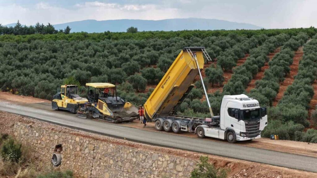 Karacasu’da 20 kilometrelik yolda sathi kaplama çalışmaları başladı 2 karacasuda 20 kilometrelik yolda sathi kaplama calismalari basladi d9d62f33cc6e
