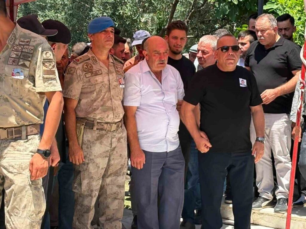 kazada hayatini kaybeden uzman cavus al bayrakli tabutla son yolculuguna ugurlandi 030c96e2f019