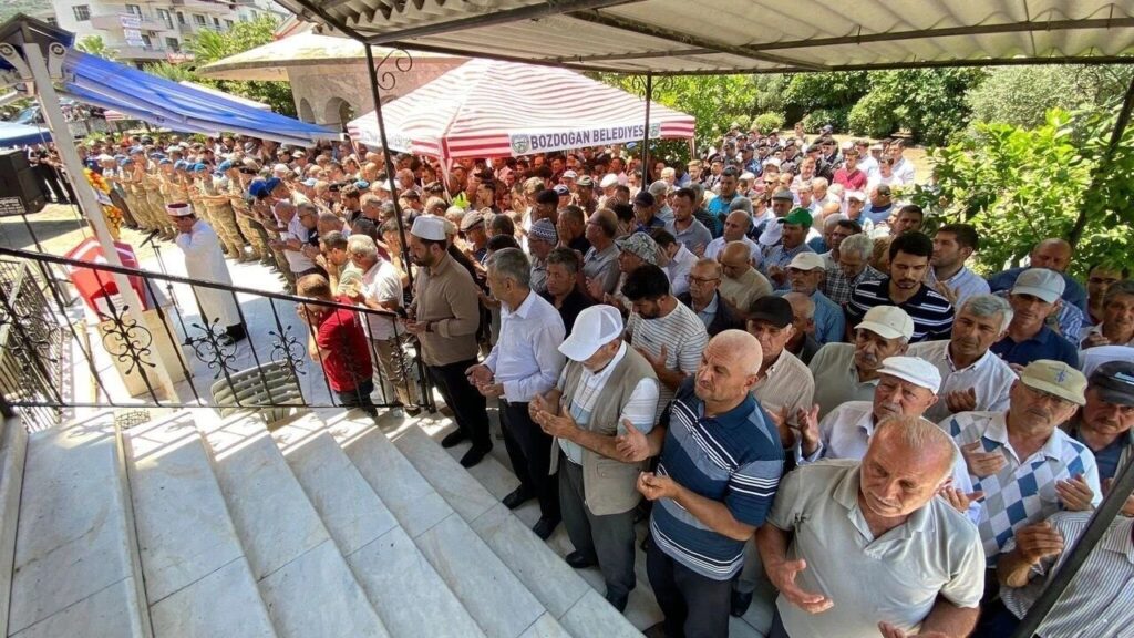 kazada hayatini kaybeden uzman cavus al bayrakli tabutla son yolculuguna ugurlandi 1cbe591ed9bc