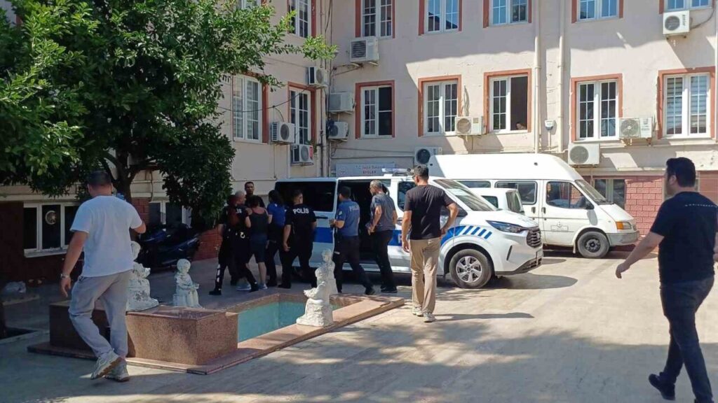 kimlik vermek istemeyen kadin polislere zor anlar yasatti 0a1447fc4e2f