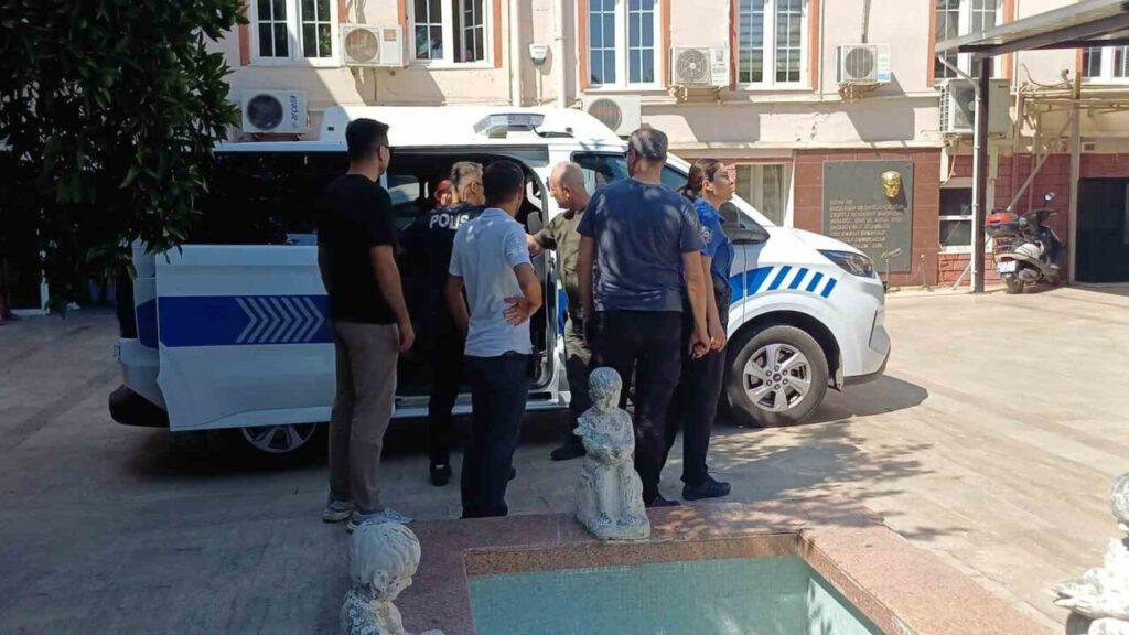 kimlik vermek istemeyen kadin polislere zor anlar yasatti f9d6419f46c8