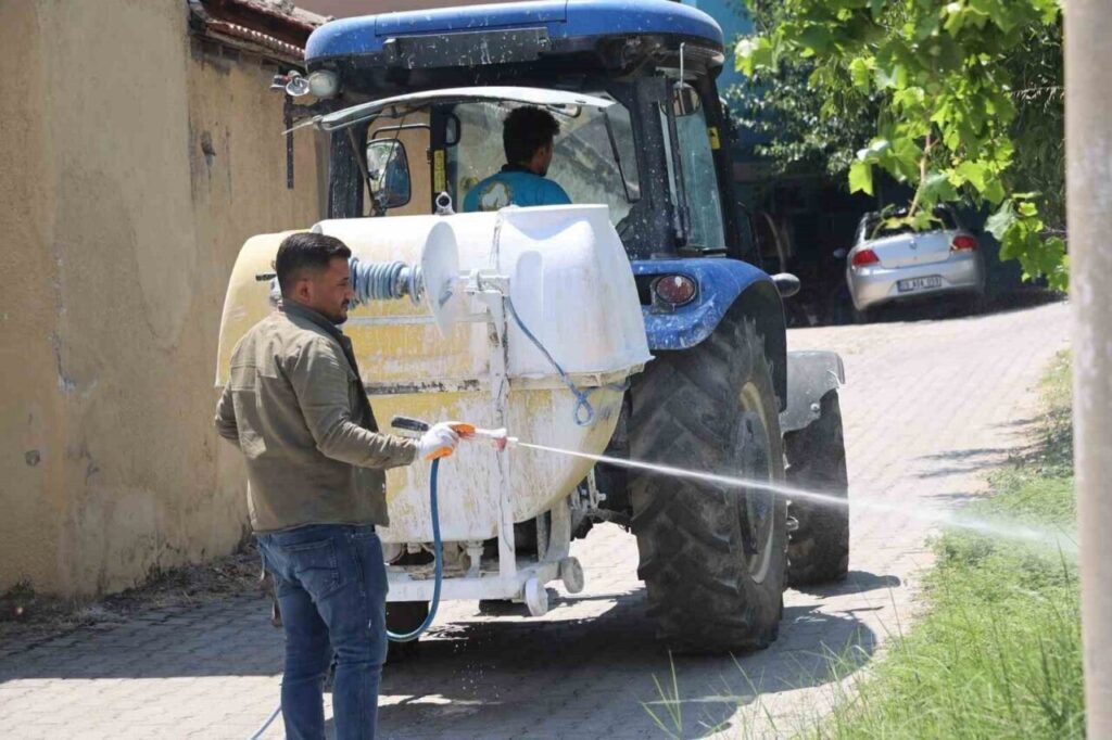 kocarli belediyesinden sahincilerde cevre mesaisi 600dd631546e