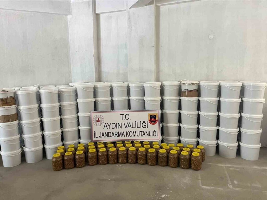 koskte 3 milyon liralik sahte gida operasyonu 4 ton salca ve 300 kilo zeytin ele gecirildi c5f500c882ed