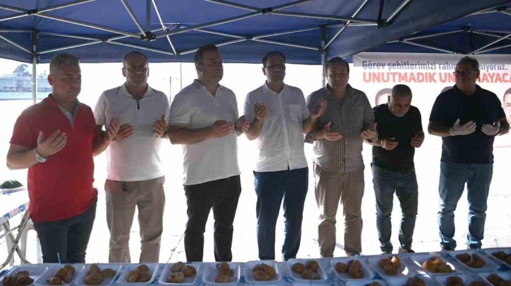 kusadasi belediyesi gorevi basinda hayatini kaybeden calisanlarini unutmadi 4f2381f60d26