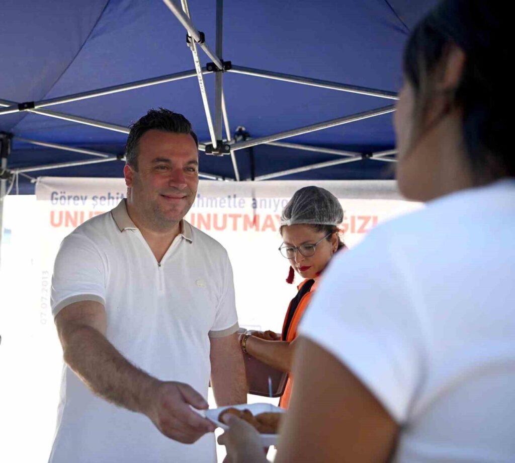 kusadasi belediyesi gorevi basinda hayatini kaybeden calisanlarini unutmadi 7f0952f653c4