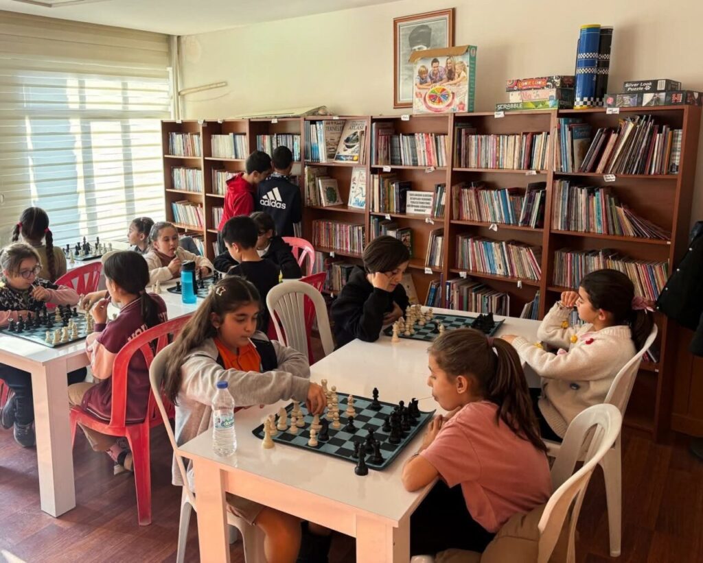 kusadasi belediyesinden genclere yaz destegi 91eec167b2f2