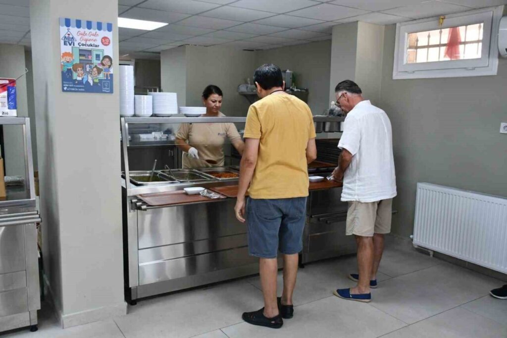kusadasi kent lokantasinda 2 ayda 8 bin 852 kisiye yemek hizmeti 47c528bd8d2a