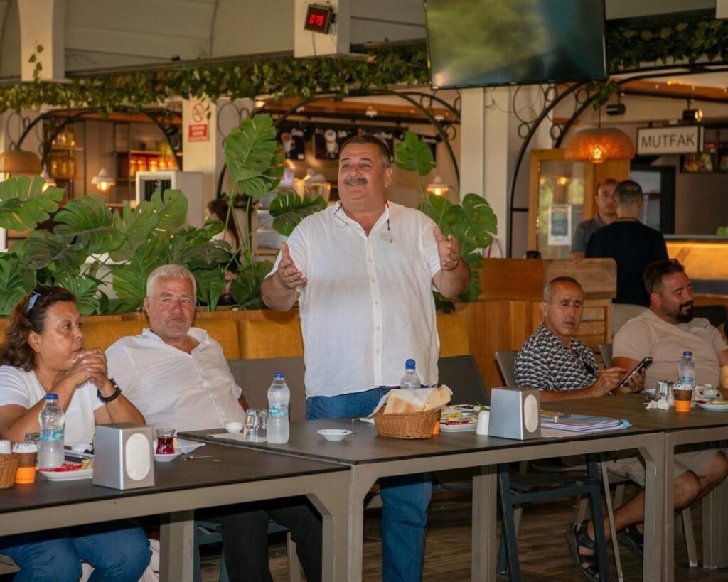 kusadasinda mahallelerin ihtiyaclari masaya yatirildi 676c36db93c7