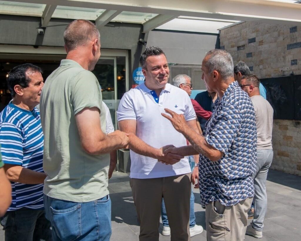 kusadasinda mahallelerin ihtiyaclari masaya yatirildi ca0af2030f65