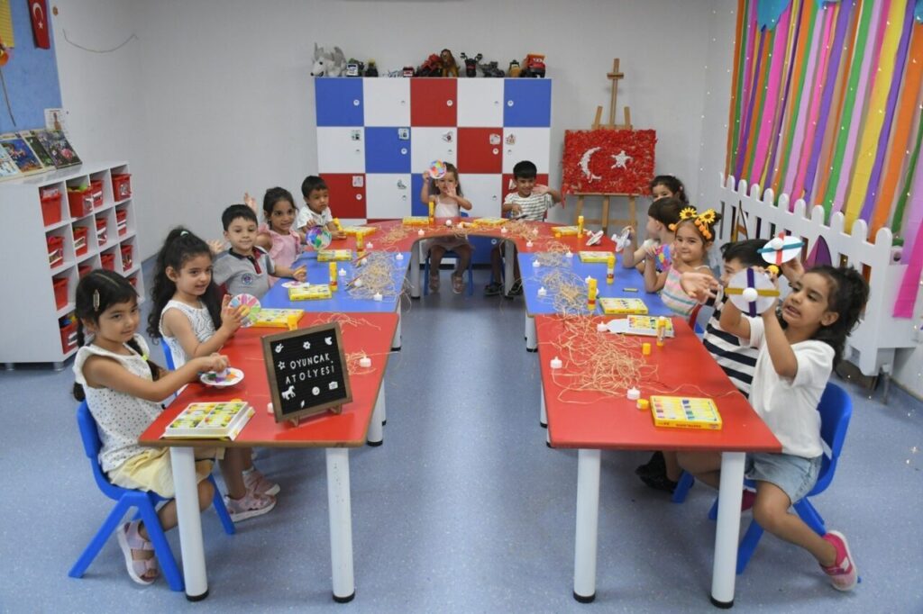 kusadasinda minikler yaz tatilinde sanatla gelisiyor a085fb2886d8