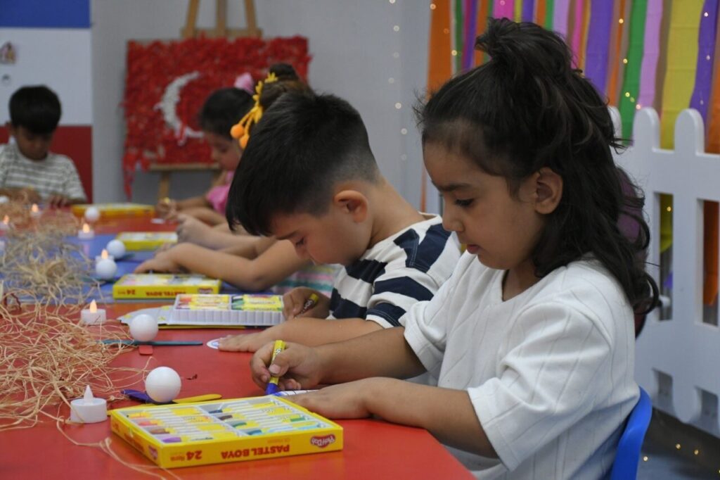 kusadasinda minikler yaz tatilinde sanatla gelisiyor efa0f859f217