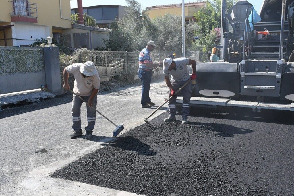 Kuşadası’nda sıcak asfalt çalışmasında sona gelindi 4 kusadasinda sicak asfalt calismasinda sona gelindi e6ffe2b04a39