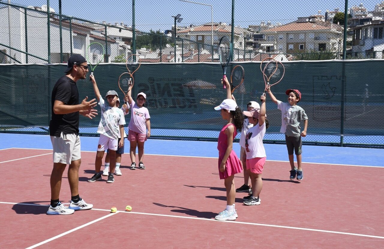 Kuşadası’nda ücretsiz Yaz Spor Okulları kapılarını açtı
