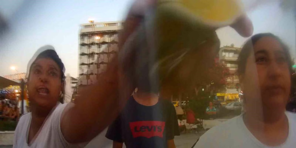 Kuşadası’nda zabıta memurunu darbeden 2 kadın dilenci tutuklandı 4 kusadasinda zabita memurunu darbeden 2 kadin dilenci tutuklandi 2c240514506c