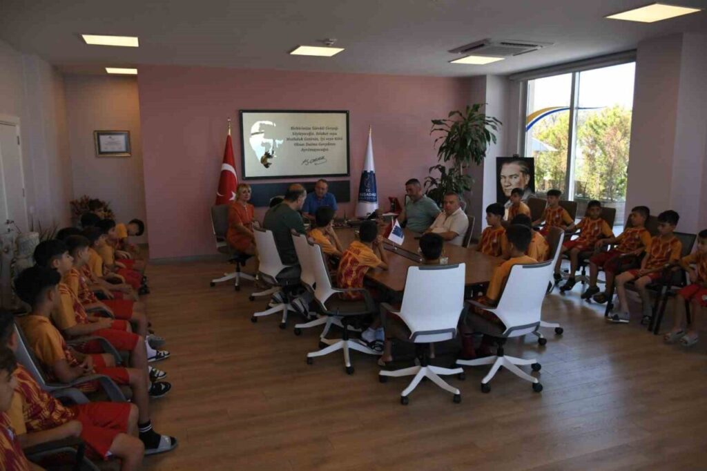kusadasinin gonul koprusu 9 yildir cocuklari bulusturuyor 394983245211