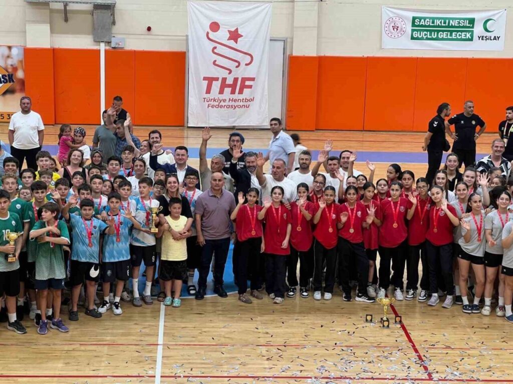 minikler hentbol turkiye sampiyonasi kusadasinda tamamlandi e300ffd603a7