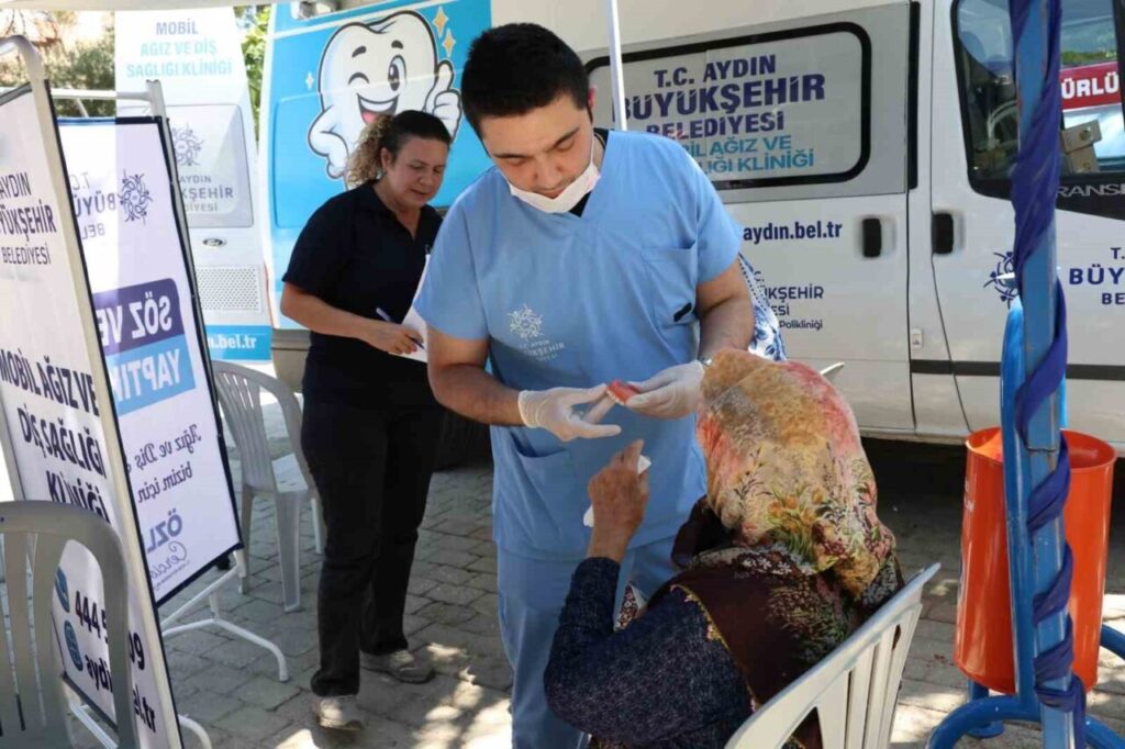 mobil dis klinikleri uc ilcede vatandaslarla bulustu a985033f7d7a