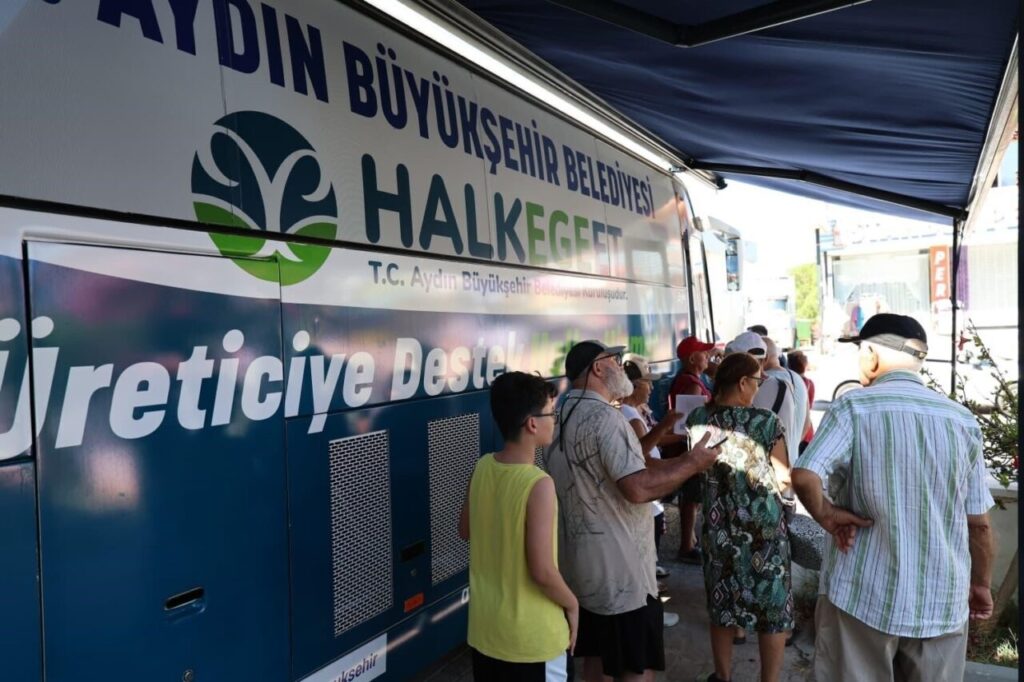 mobil halk ege et akbukte vatandaslardan yogun ilgi gordu 62a70e3c2299