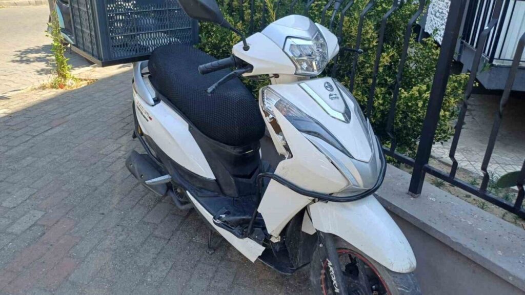 motosiklet ile kamyonet carpisti 2 yarali 647a1109ecfe